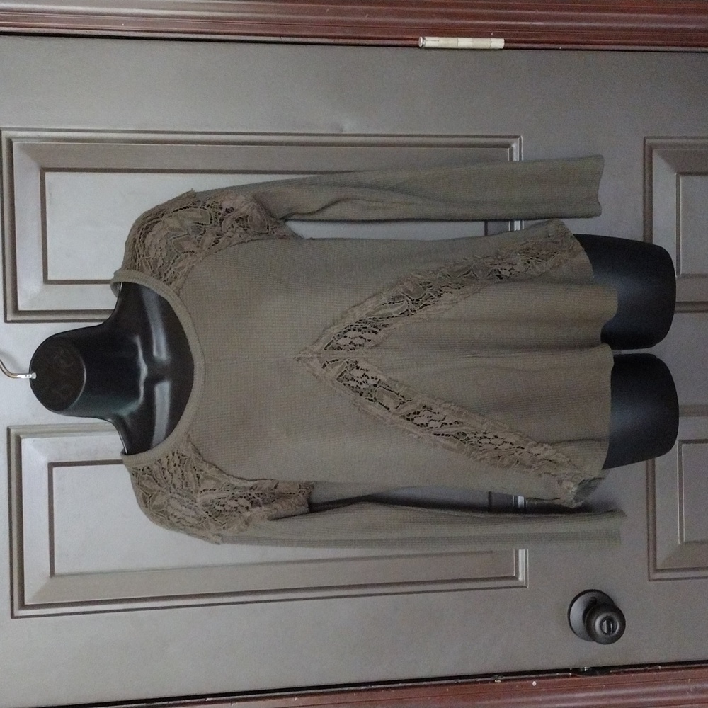 Mossimo long sleeved thermal with lace inserts - Picture 1 of 4